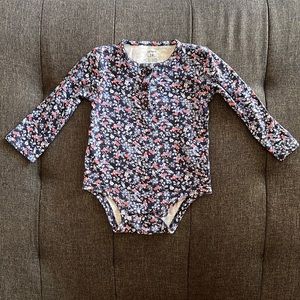 Carter’s Baby Girl Long Sleeve Floral Onesie in size 18 Months